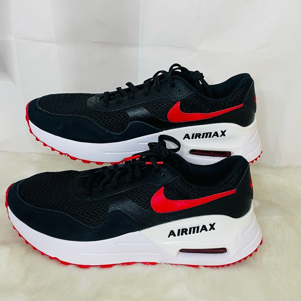 New Nike Air Max Men's Black and Red Sneakers/ Athletic shoes Szie 10
